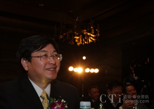  ��114�T�������E������񿂽�(j��ng)��¶���_�ĵ�΢Ц