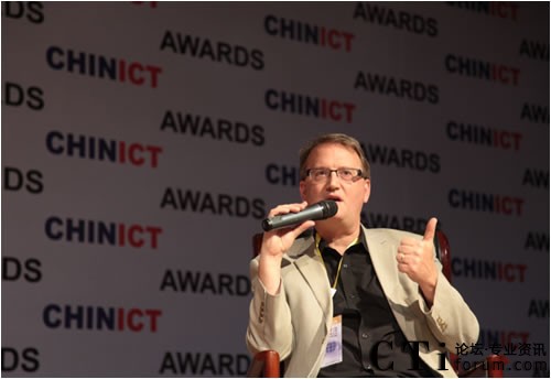 RIM ��˾�_�l(f��)���P(gu��n)ϵ�����B(t��i)ϵ�y(t��ng)�_�l(f��)������Alec Saunders������ݮ���Ї��_�l(f��)���ṩ�ęC��