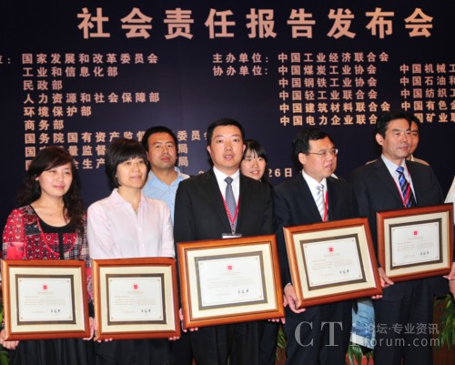 �Ϻ�ؐ���hί����ӛ����(zh��)�и�����ꐂ����I(l��ng)ȡ�C��