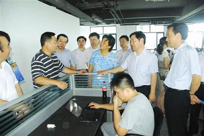 ��ͨ�аl(f��)չ����(w��)����a(ch��n)�I(y��)�F(xi��n)���^Ħ���M(j��n)��